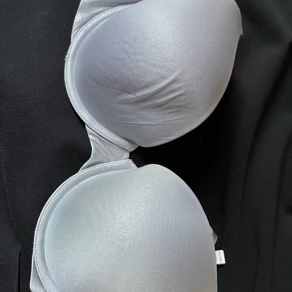 NWT, Victoria Secret Bra. 32DD Very Sexy. Metallic silver in color.